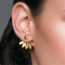 Load image into Gallery viewer, Flower Drop Earrings