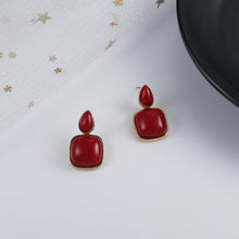 Load image into Gallery viewer, Flower Drop Earrings