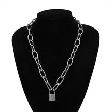 Load image into Gallery viewer, Pendant Choker Necklace
