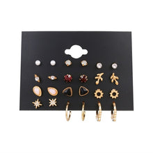 Load image into Gallery viewer, Set Pearl Earrings
