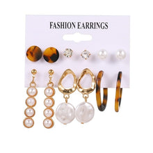 Load image into Gallery viewer, Set Pearl Earrings
