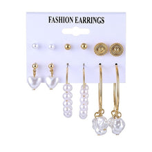 Load image into Gallery viewer, Set Pearl Earrings
