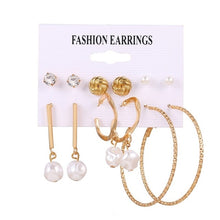 Load image into Gallery viewer, Set Pearl Earrings
